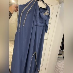 Looks like Arab styles dress looks brand and it’s a custom dress no tag on it